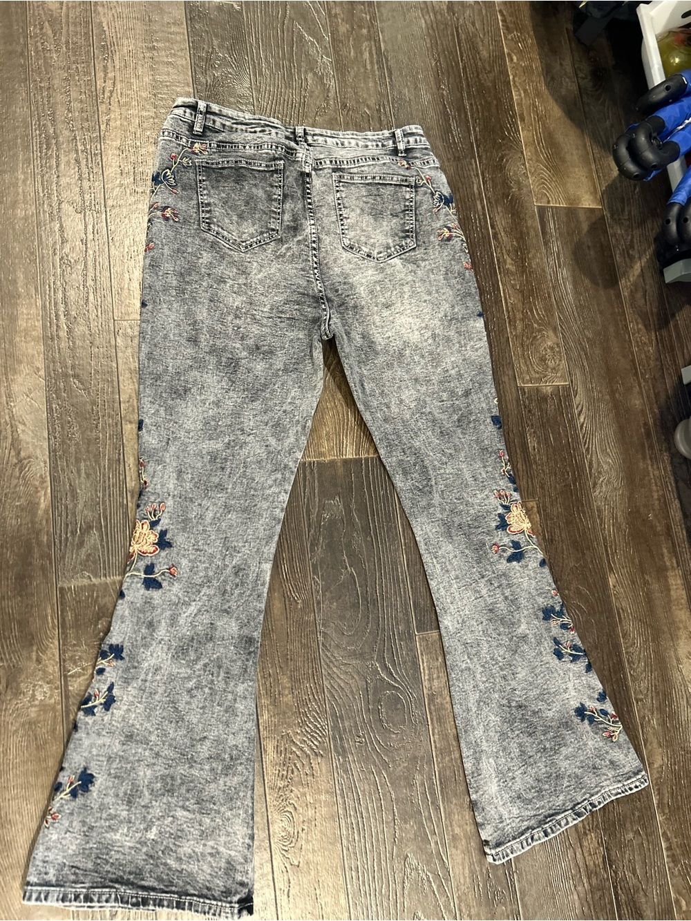 Venus flower embroidered jeans - Picture 4 of 6